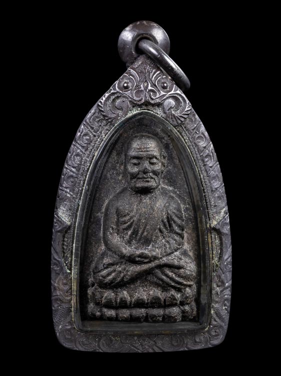 พระหลวงปู่ทวด วัดช้างให้ เนื้อผงว่าน พิมพ์กลาง ปี24 พร้อมเลี่ยมเงิน