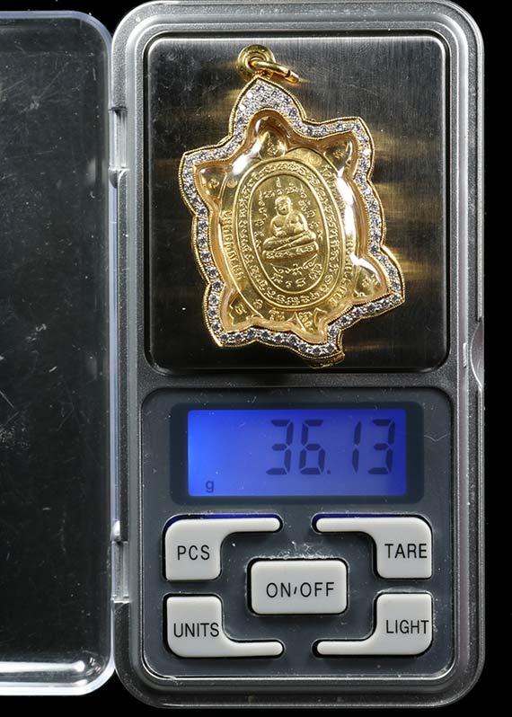 เหรียญเต่าหลวงปู่หลิว รุ่นรวยรวยรวย เนื้อทองคำ ปี36 พร้อมตลับทองฝังเพชรแท้-1