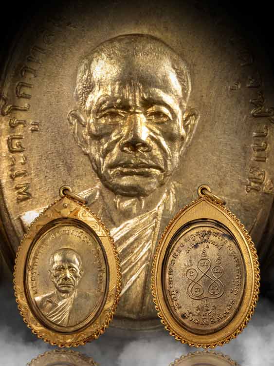 เหรียญหลวงพ่อเนื่อง วัดจุฬามณี รุ่นแรก ปี11 พร้อมเลี่ยมทองอย่างดีตีเกียว-1