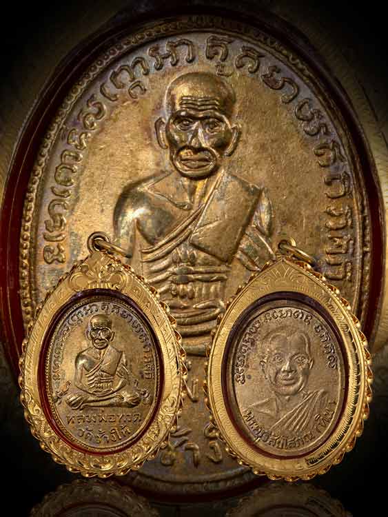 เหรียญหลวงปู่ทวด วัดช้างให้ รุ่น4 ปี2504-2505(อาจารย์ทิม วัดช้างให้)จ.ปัตตานี พร้อมเลี่ยมทอง-1