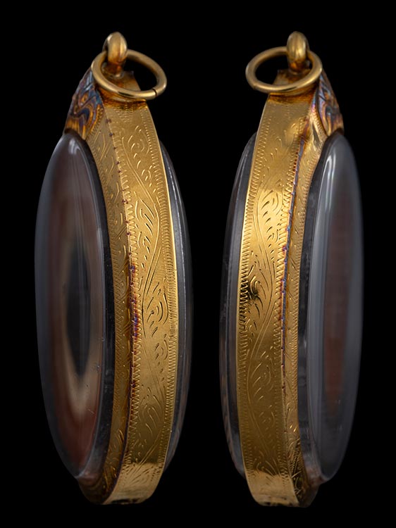 เหรียญหลวงปู่โต๊ะวัดประดู่ฉิมพลีพิมพ์หลังพัดยศ(รูปไข่)ปี18 พร้อมเลี่ยมทอง-1