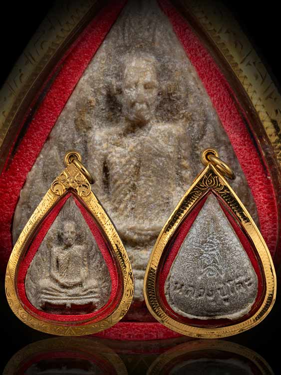 พระหลวงปู่โต๊ะวัดประดู่ฉิมพลี พิมพ์ใบโพธิ์หลังยันต์นะ หลังคีบปริ้นชัดๆฟอร์มสวย พร้อมเลี่ยมทอง-1