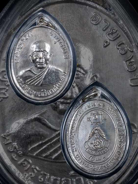 เหรียญหลวงพ่อแดง วัดเขาบันไดอิฐ ฤทธิ์กำจร กะไหล่เงิน สวยเดิม เดิมๆกรรมตัวจริงครับ-1