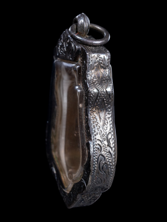 เหรียญเสมา25ศตวรรษ พร้อมเลี่ยมเงิน-1