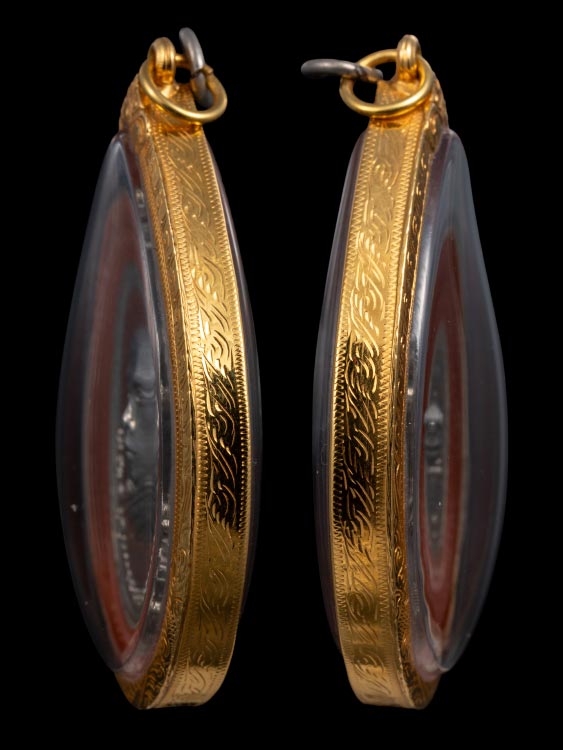 เหรียญหลวงพ่อรวย วัดตะโก รุ่นแรก ปี20 พร้อมเลี่ยมทอง-1