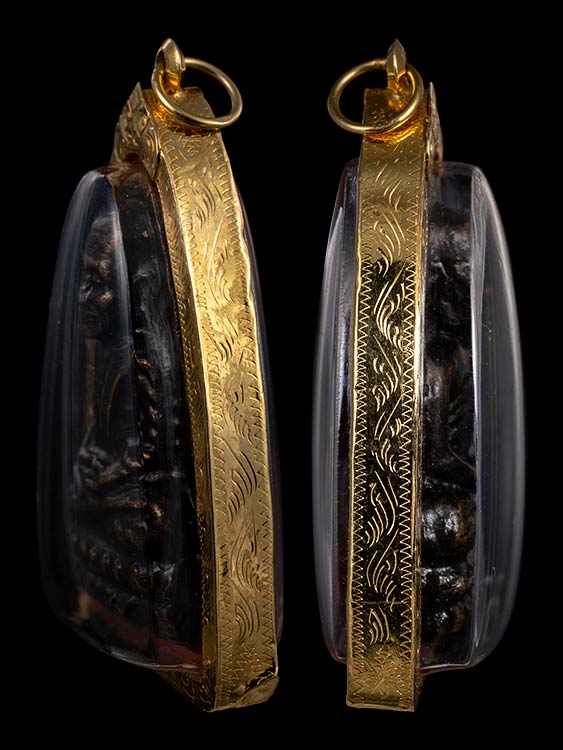 พระเตารีดหลวงปู่ทวด วัดช้างไห้ เนื้อเหลือง นิยม ปี24 พร้อมเลี่ยมทอง-1