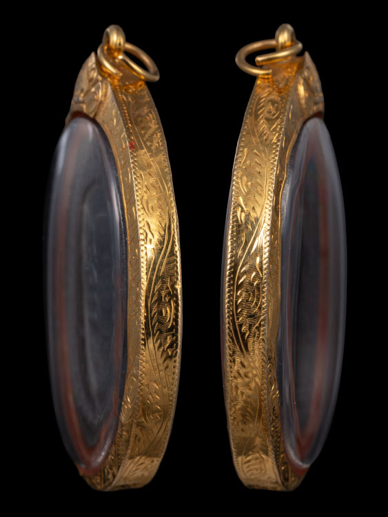 เหรียญหลวงพ่อแดง  หลวงพ่อเจริญ วัดเขาบันไดอิฐ พร้อมเลี่ยมทอง-1