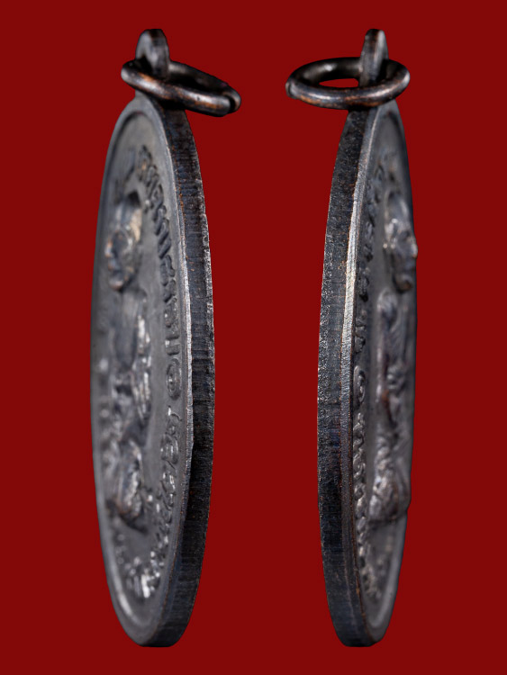 เหรียญคุกเข่าหลวงพ่อแดง วัดเขาบันไดอิฐ ปี17 พร้อมกล่องเดิม-1