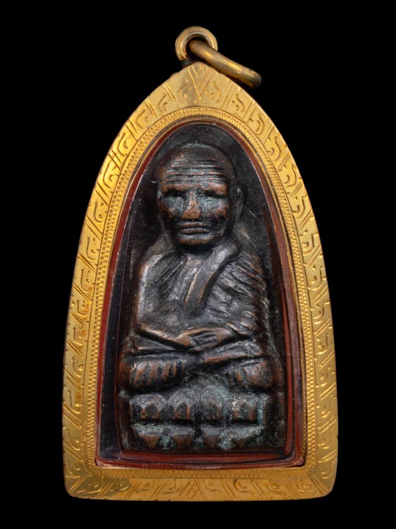 พระเตารีดหลวงปู่ทวด วัดช้างให้ พิมพ์กลางปั๊มซ้ำ พร้อมเลี่ยมทอง-1