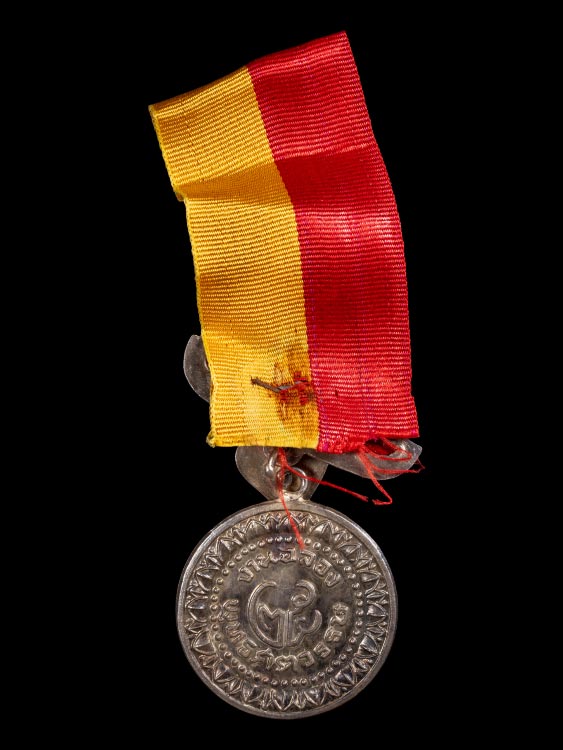 เหรียญ25ศตวรรษ เนื้อเงินกะไหล่ทองกรรมการ-1