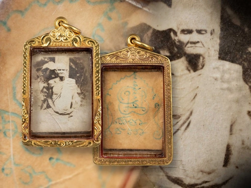 รูปถ่ายหลวงพ่อพรหม วัดช่องแค พร้อมเลี่ยมทอง-1