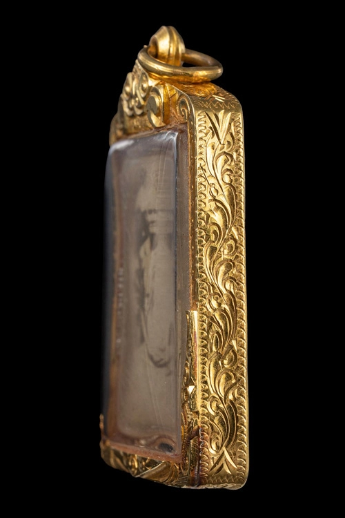 รูปถ่ายหลวงพ่อพรหม วัดช่องแค พร้อมเลี่ยมทอง-1