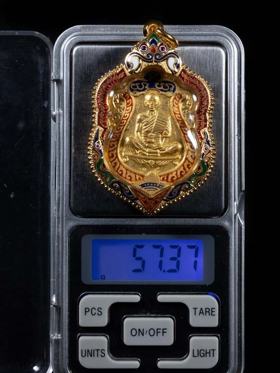 เหรียญพ่อคูณวัดบ้านไร่รุ่นสร้างกุฎิวัดปรกเนื้อทองคำ หายากสภาพสวยปี36(หมายเลข15)พร้อมตลับทองสั่งทำ1ใบหนัก20กว่ากรัม-1