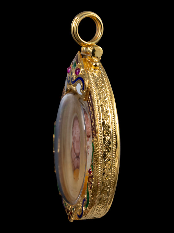 ล็อกเก็ตหลวงพ่อหยอดวัดแก้วเจริญหลังแผ่นทองคำรุ่นแรกหายากเลี่ยมทองสั่งทำอย่างดี-1