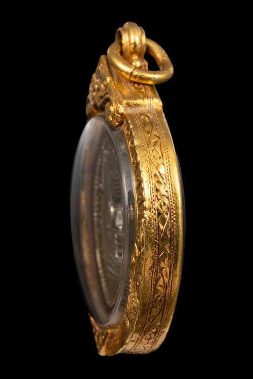 เหรียญจิ๊กโก๋หลวงพ่อครูบาวัง วัดบ้านเด่น เนื้อทองแดงกะไหล่เงิน ปี2506 เลี่ยมทอง-1