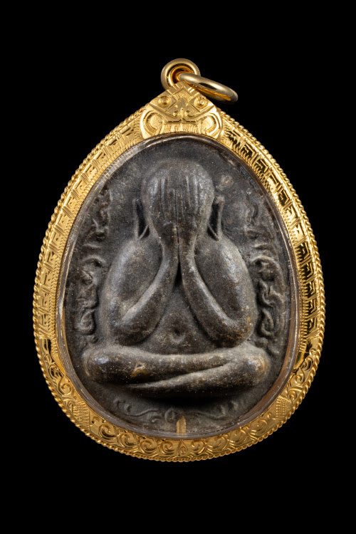 พระปิดตาปู่โต๊ะพิมพ์จัมโบ้กนกข้างหลังยันต์ดวงเนื้อผงใบลานปี21ฝั่งตะกรุดทองหายาก