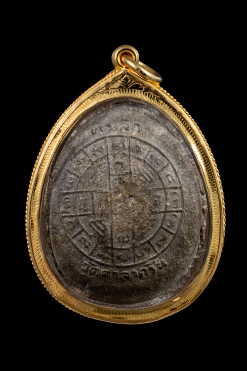 พระปิดตาปู่โต๊ะพิมพ์จัมโบ้กนกข้างหลังยันต์ดวงเนื้อผงใบลานปี21ฝั่งตะกรุดทองหายาก-1