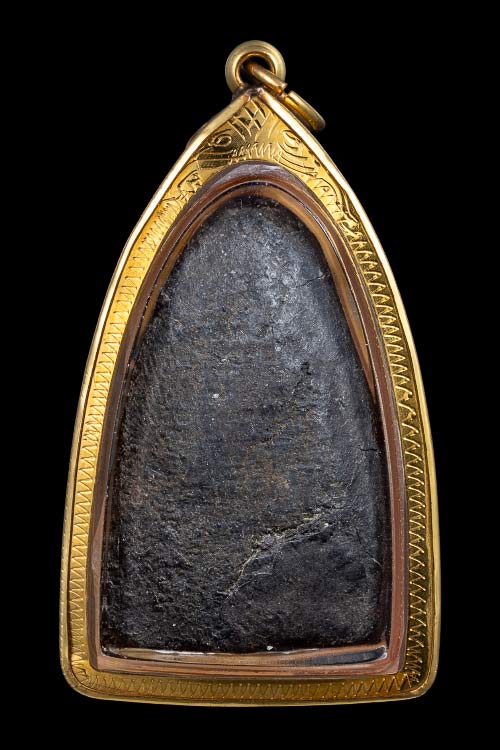 พระหลวงปู่ทวด วัดช้างให้ ปี24 พิมพ์กลาง โซนเนื้อดำ นิยม พร้อมเลี่ยมทอง-1