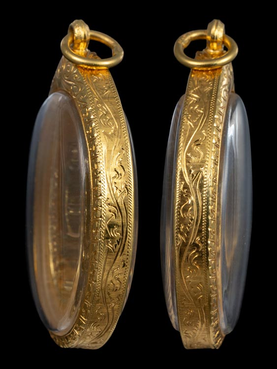 เหรียญห่วงเชื่อมหลวงพ่อหน่าย เนื้อกะไหล่ทอง กรรมการ สภาพสวย พร้อมเลี่ยมทอง-1