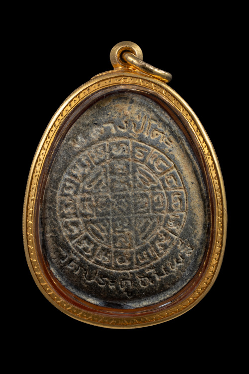 พระปิดตาจัมโบ้2 หลวงปู่โต๊ะ เนื้อผงใบลาน โซนสีนิยม พร้อมเลี่ยมทอง-1