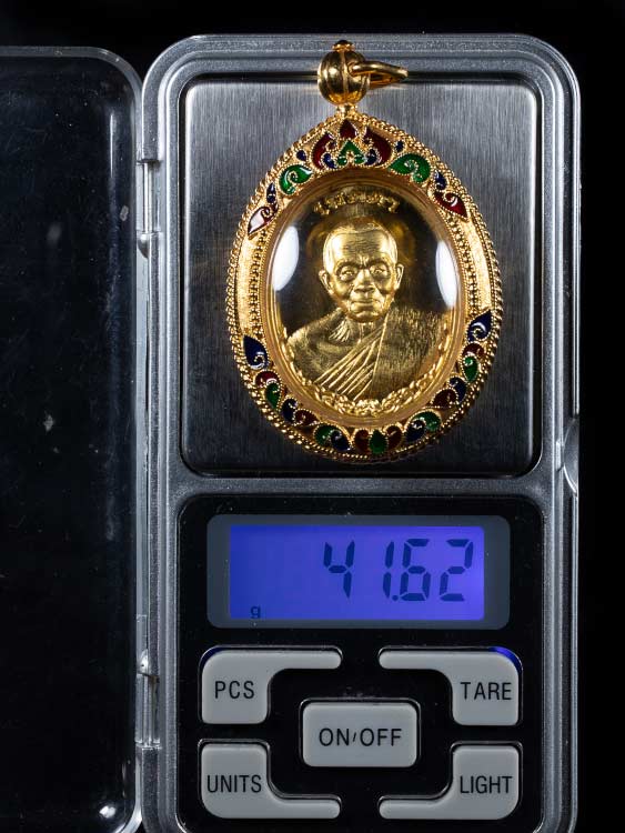เหรียญเมตตาหลวงพ่อคูณ วัดบ้านไร่ เนื้อทองคำ พร้อมตลับมองลงยาสี1ใบ-1