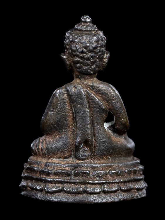 พระชัยวัฒน์ชนิบัญชรรุ่นแรกลป.ทิมวัดละหารไร่เนื้อนวะโลหะพร้อมกล่องเดิมสภาพสวย-1