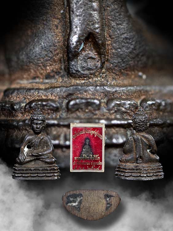 พระชัยวัฒน์ชนิบัญชรรุ่นแรกลป.ทิมวัดละหารไร่เนื้อนวะโลหะพร้อมกล่องเดิมสภาพสวย-1