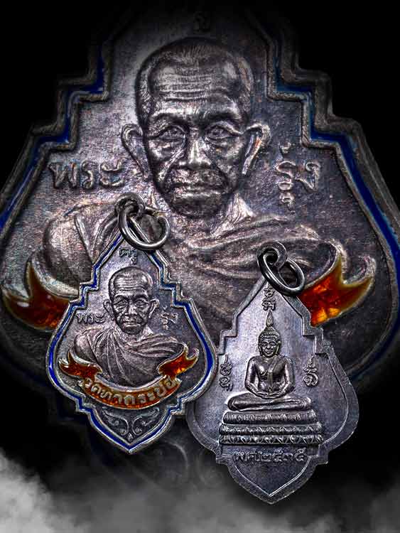 เหรียญหลวงพ่อรุ่งวัดท่ากระบือ เนื้อเงินลงยาสี พิมพ์ใหญ่ พร้อมกล่องเดิม-1