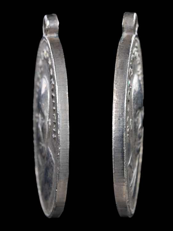 เหรียญแจกแม่ครัว หลวงพ่อแดง วัดเขาบันไดอิฐ บล็อกตาไก่ นิยม ปี05-1