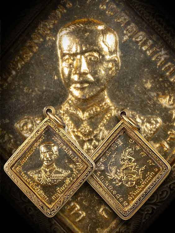 เหรียญกรมหลวงชุมพรหลวงปู่ทิม กะไหล่ทองกรรมการ นิยมสุด สวยเดิม พร้อมเลี่ยมทอง-1