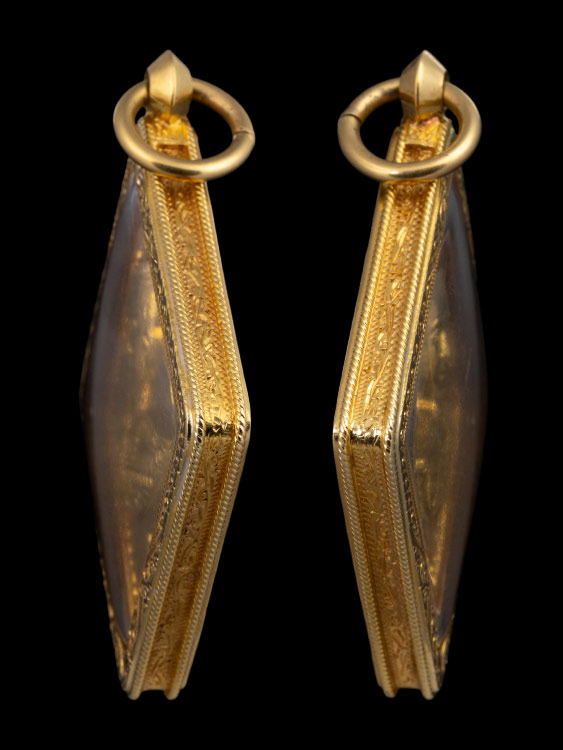 เหรียญกรมหลวงชุมพรหลวงปู่ทิม กะไหล่ทองกรรมการ นิยมสุด สวยเดิม พร้อมเลี่ยมทอง-1