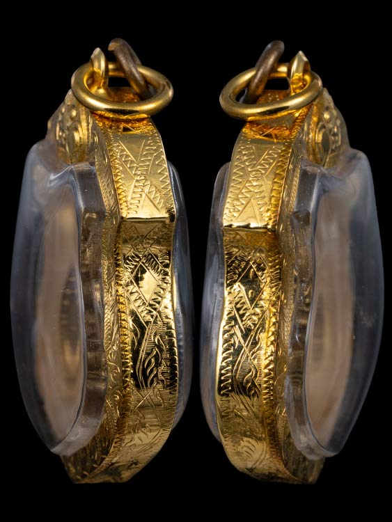 เหรียญหลวงพ่อโสธร เลื่อนสมณศักดิ์ กะไหล่ทอง ปี08 สวยเดิม พร้อมเลี่ยมทอง-1