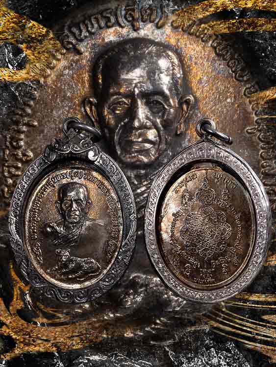 เหรียญหลวงพ่อสุด วัดกาหลง รุ่นนพเก้า พิมพ์เสือเดี่ยว เนื้อทองแดงกะไหล่ทอง ปี20 พร้อมเลี่ยมเงิน-1