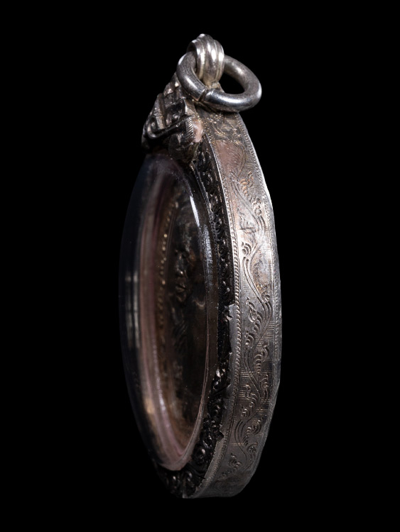 เหรียญหลวงพ่อสุด วัดกาหลง รุ่นนพเก้า พิมพ์เสือเดี่ยว เนื้อทองแดงกะไหล่ทอง ปี20 พร้อมเลี่ยมเงิน-1